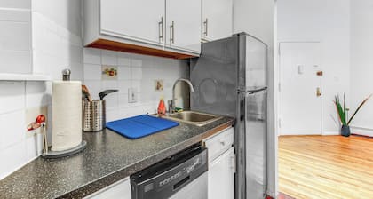 Hell's Kitchen Cozy 2BR Retreat