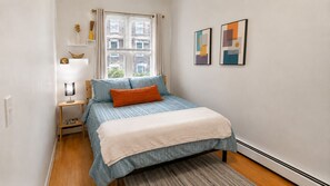 2 habitaciones, tabla de planchar con plancha y cuna de viaje 
