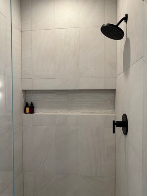 Hair dryer, bidet, towels, soap - Lovely Lower Greenville home, backyard firepit, dedicated office space (Dallas)