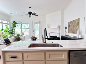 Interior - Lovely Lower Greenville home, backyard firepit, dedicated office space (Dallas)