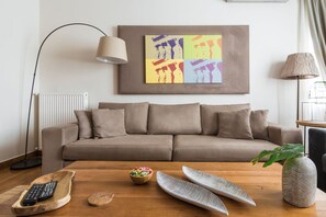 Tv, musikbibliotek, stereoanlæg
