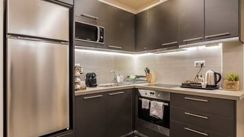 冷蔵庫、オーブン、コンロ、食器洗い機