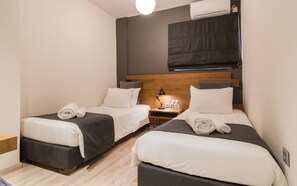 2 chambres, coffres-forts dans les chambres, fer et planche Ă repasser