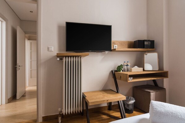 3 bedrooms, in-room safe, iron/ironing board, free WiFi