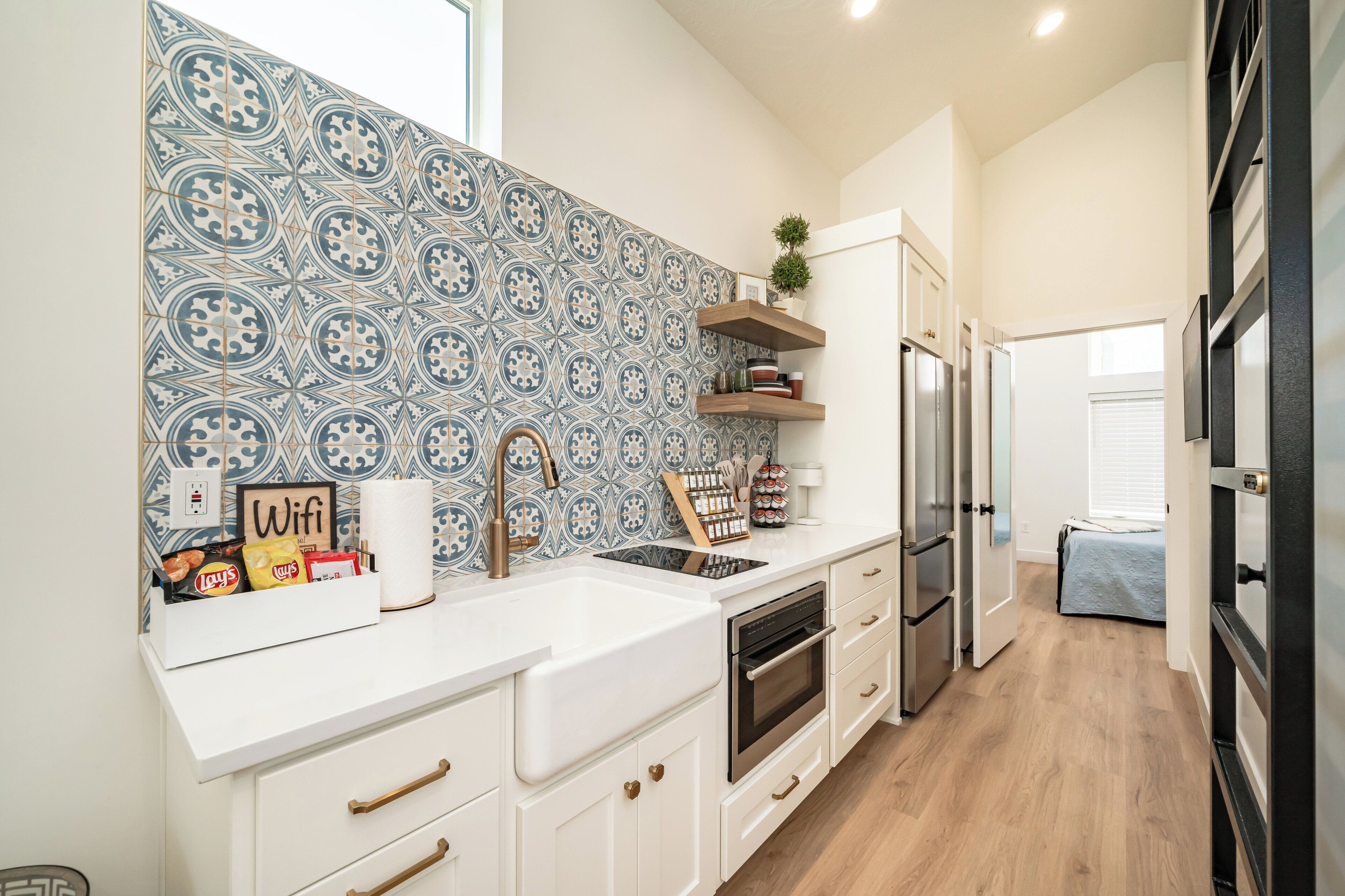 Luxury House | Private kitchen | Full-size fridge, microwave, oven, stovetop