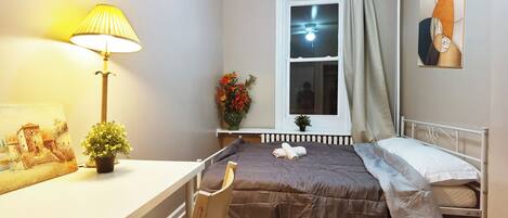 2 bedrooms, desk, free WiFi, bed sheets