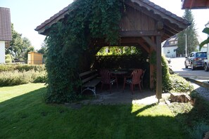 Outdoor dining - Ferienwohnung 85 qm Komfortabel für Max. 6 Personen Nähe Villingen (Villingen-Schwenningen)