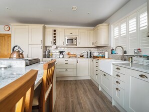 Dishwasher, high chair - 3 bedroom accommodation in Docking, near Kings Lynn (Docking, near Kings Lynn)