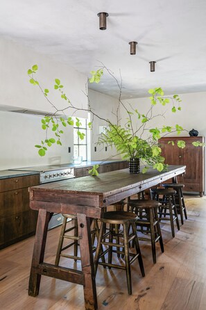 Dining - KD Country House: Designer Home Among Wineries w/Sauna! (Dundee)