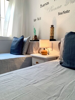 2 camere, una scrivania, ferro/asse da stiro, culla da viaggio