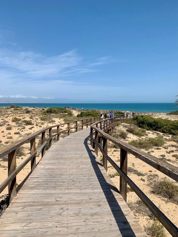 Una spiaggia nelle vicinanze, teli da spiaggia