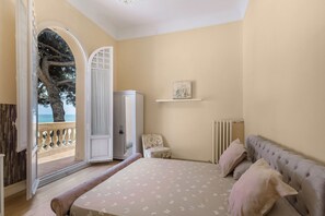 10 bedrooms, iron/ironing board, free WiFi, bed sheets