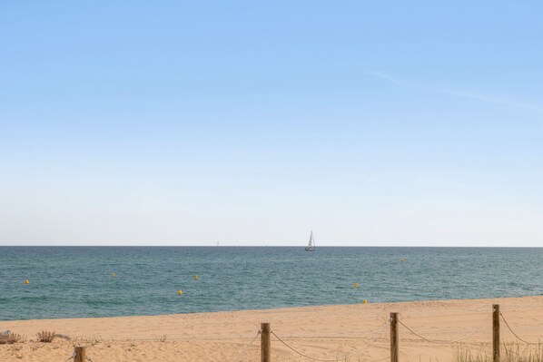 Accommodatie ligt op het strand