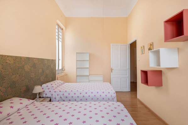 10 chambres, fer et planche à repasser, Wi-Fi gratuit, draps fournis