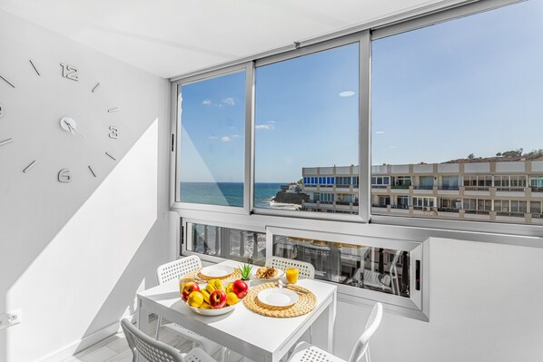 Dining - Newly Refurbished Beachfront Apartment with Sea View & Air Conditioning (San Bartolomé de Tirajana)