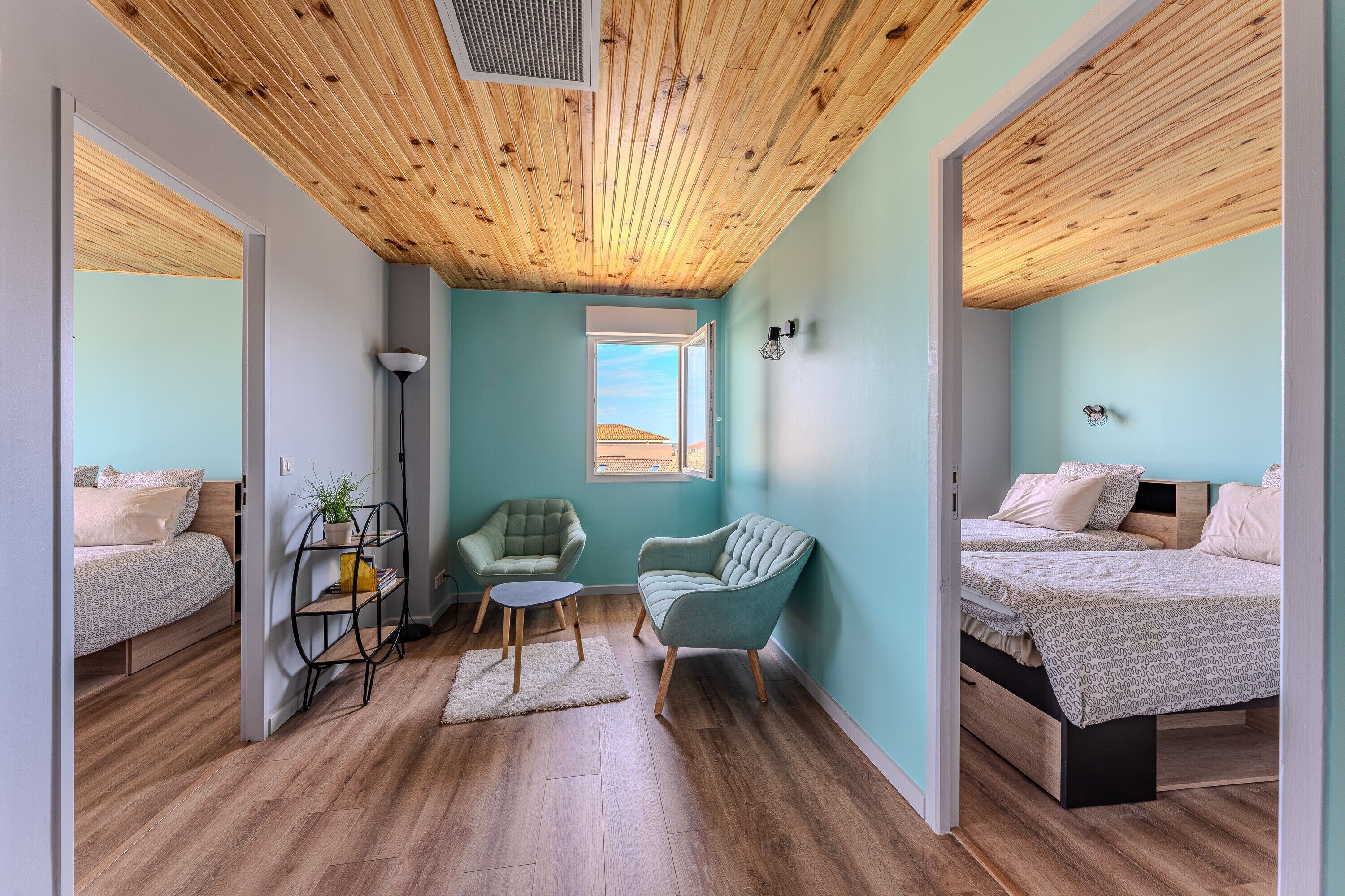 4 bedrooms, iron/ironing board, free WiFi, bed sheets