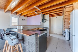 Køleskab, mikrobølgeovn, ovn, kogeplade