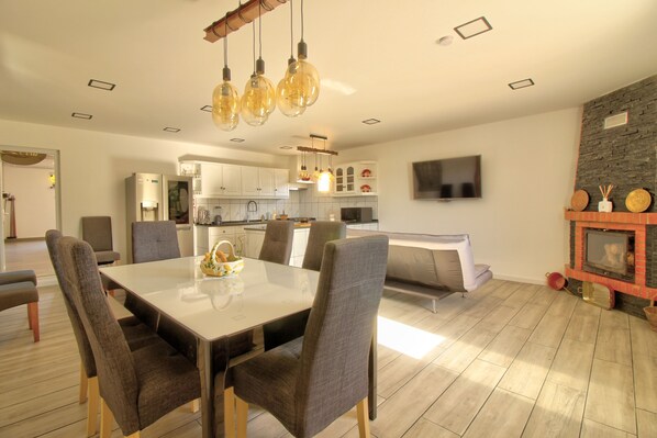 Daily continental breakfast (EUR 10 per person) - amadeus villa (Olhao)