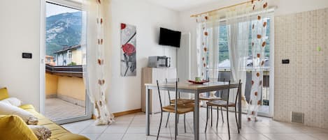 Fernseher, Tischtennisplatte