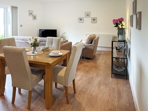 Dining - 2 bedroom accommodation in East Brent (East Brent)