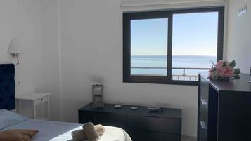 2 slaapkamers, een strijkplank/strijkijzer, gratis wifi, beddengoed