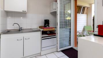 Geladeira, micro-ondas, cooktop, lava-louças