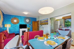 Interior - Holiday Home 'La Casa Dei Girasoli' with Terrace, Wi-Fi and Air Conditioning (Castelletto sopra Ticino)