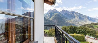 Apartment 'Alloggio Chez Favre' with Mountain View, Private Garden and Wi-Fi