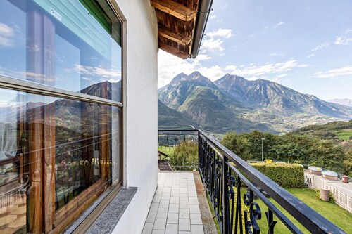 Appartamento 'Alloggio Chez Favre' con vista sulle montagne, giardino privato e Wi-Fi