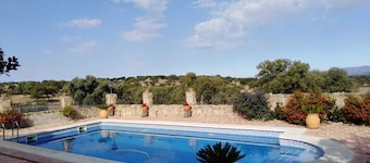 Country House 'Casa Rural Obejuelo - Pedroches' with Mountain View, Wi-Fi and Air Conditioning