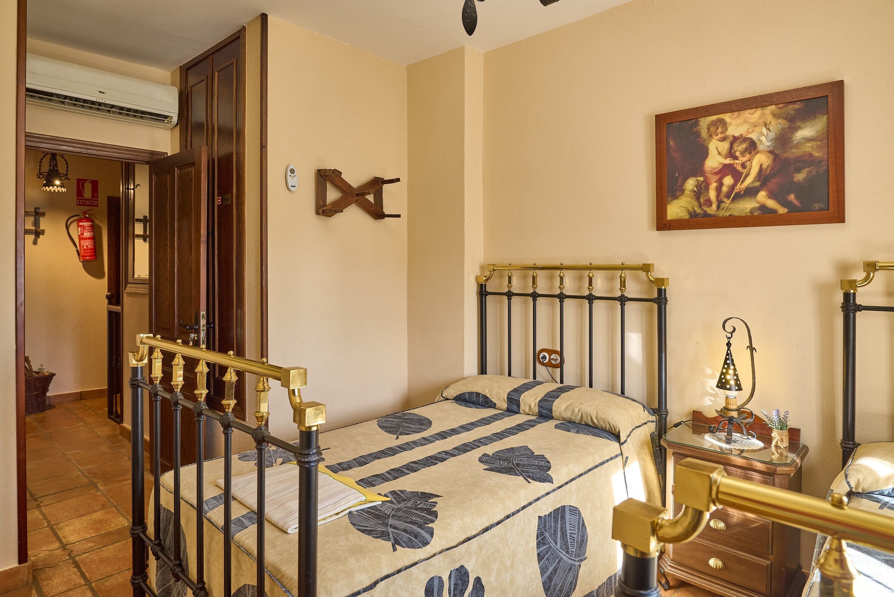 6 bedrooms, free WiFi, bed sheets, wheelchair access