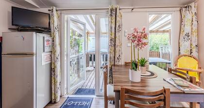 'Comfort With Air Conditioning 6' Caravan with Shared Pool, Private Terrace and Air Conditioning