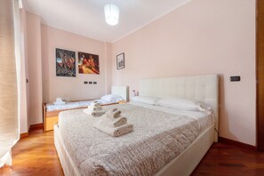 2 bedrooms, iron/ironing board, free WiFi, bed sheets - Holiday Home "Casa del Cedro" with Lake View, Balcony & Wi-Fi (Lecco)