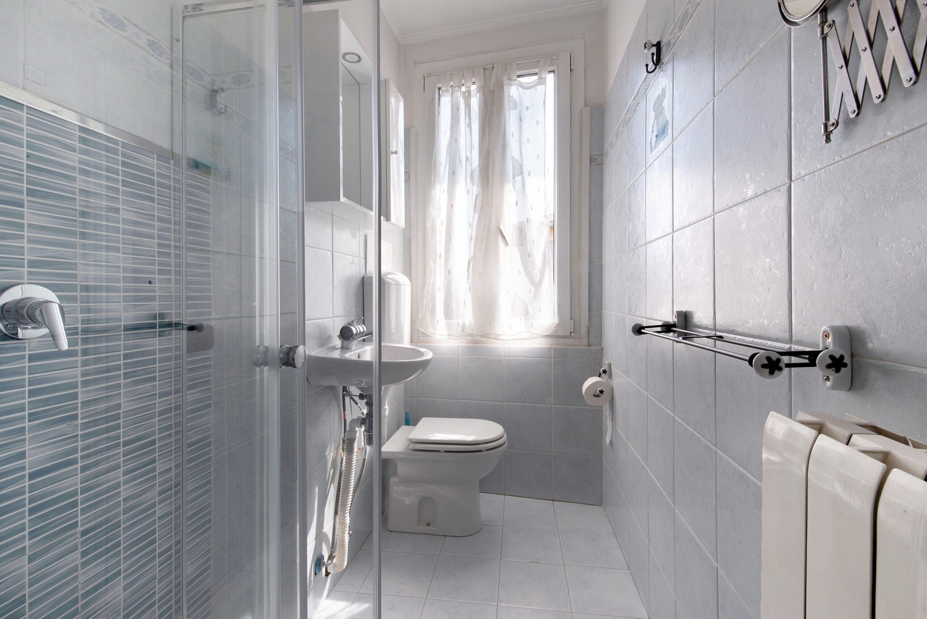 Ducha, secador de pelo, toallas