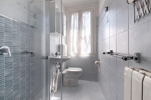 Doccia, asciugacapelli, asciugamani