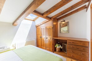 5 bedrooms, free WiFi, bed sheets - Holiday Home 'Casa El Arroyal' with Private Pool, Private Terrace and Wi-Fi (Rades de Abajo)