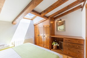 5 bedrooms, free WiFi, bed sheets - Holiday Home 'Casa El Arroyal' with Private Pool, Private Terrace and Wi-Fi (Rades de Abajo)