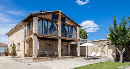 Holiday Home 'Casa El Arroyal' with Private Pool, Private Terrace and Wi-Fi