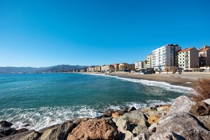 Ubicación cercana a la playa