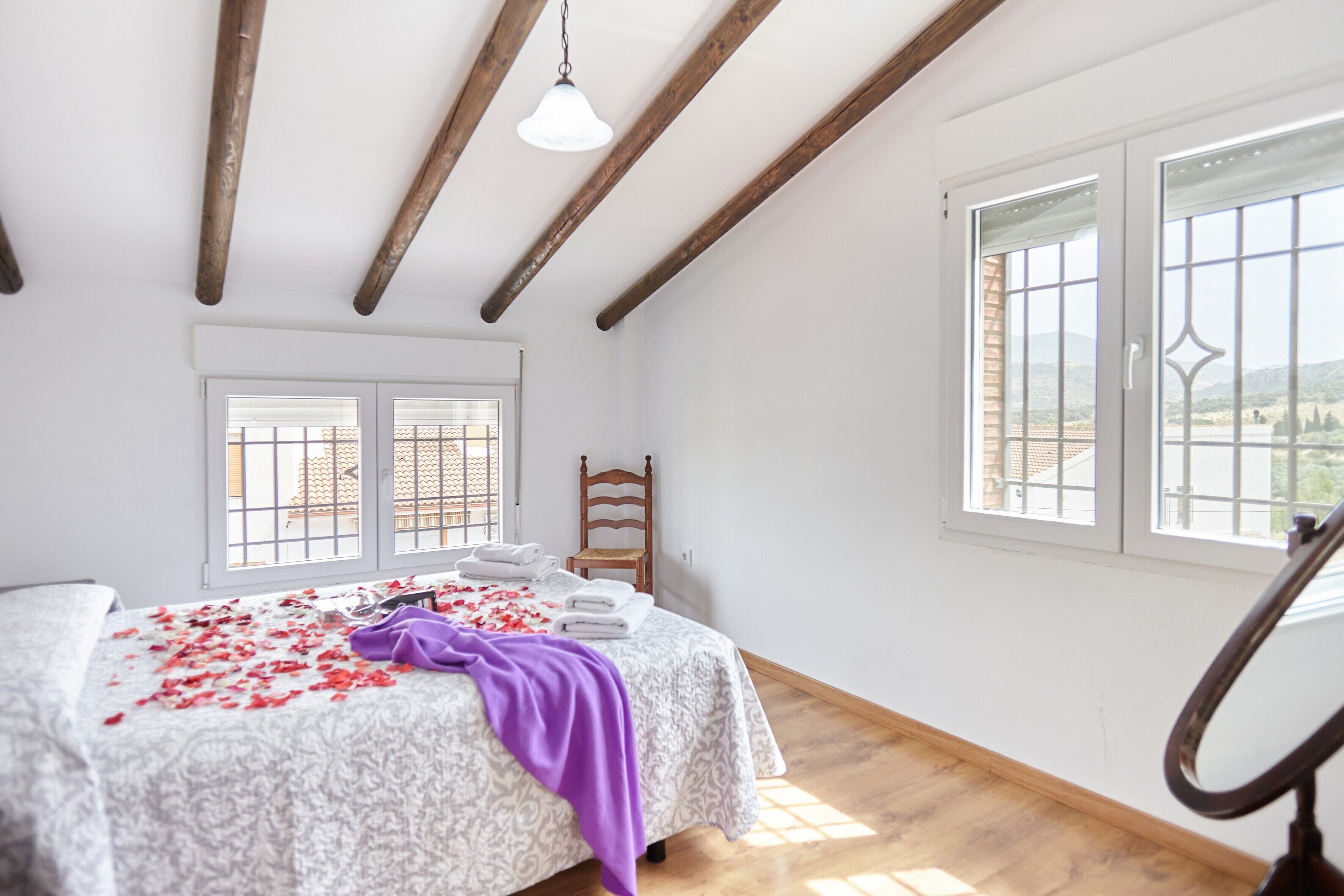 4 bedrooms, iron/ironing board, free WiFi, bed sheets