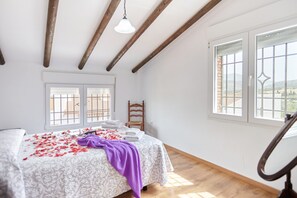 4 bedrooms, iron/ironing board, free WiFi, bed sheets - Country House 'Casa Calera' with Mountain View, Wi-Fi and Air Conditioning (Arbuniel)