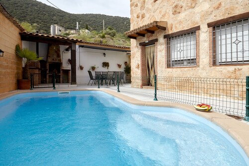 Country House 'Casa Calera' with Mountain View, Wi-Fi and Air Conditioning