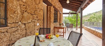 Country House 'Alojamiento Rural La Ventilla' with Mountain View, Private Pool and Wi-Fi