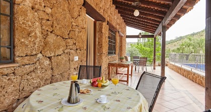 Finca 'Alojamiento Rural La Ventilla' mit Bergblick, privatem Pool und WLAN