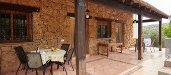 Country House 'Alojamiento Rural La Ventilla' with Mountain View, Private Pool and Wi-Fi