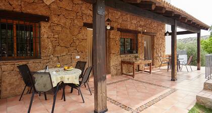 Country House 'Alojamiento Rural La Ventilla' with Mountain View, Private Pool and Wi-Fi