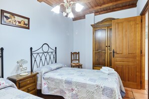 4 quartos, ferros/tábuas de passar roupa, Wi-Fi de cortesia