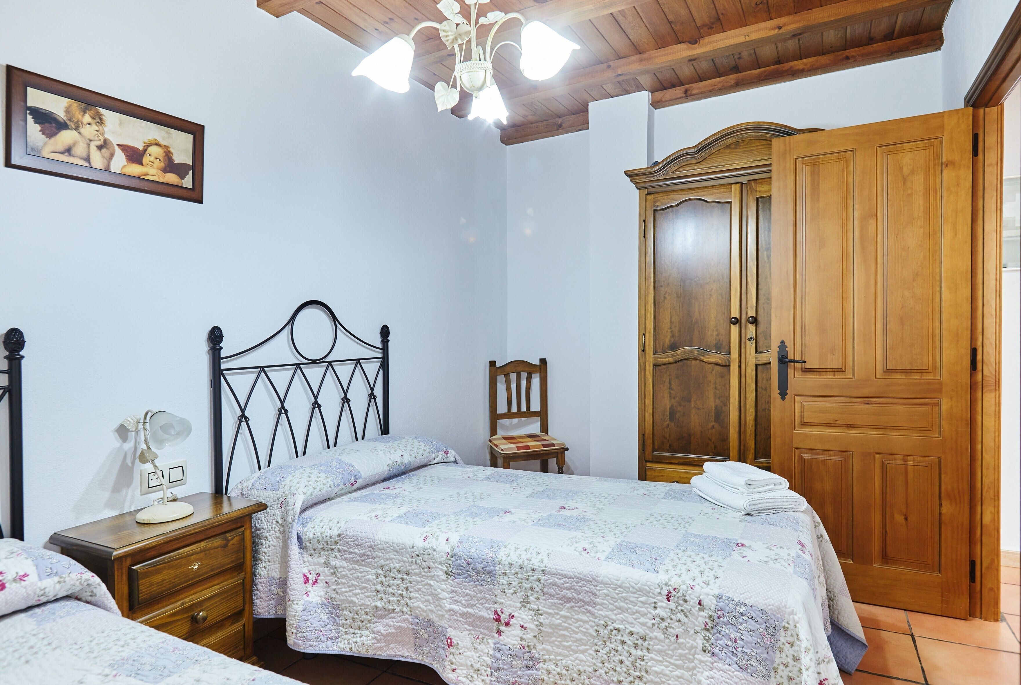 4 bedrooms, iron/ironing board, free WiFi, bed sheets