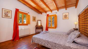 2 quartos, ferros/tábuas de passar roupa, Wi-Fi de cortesia