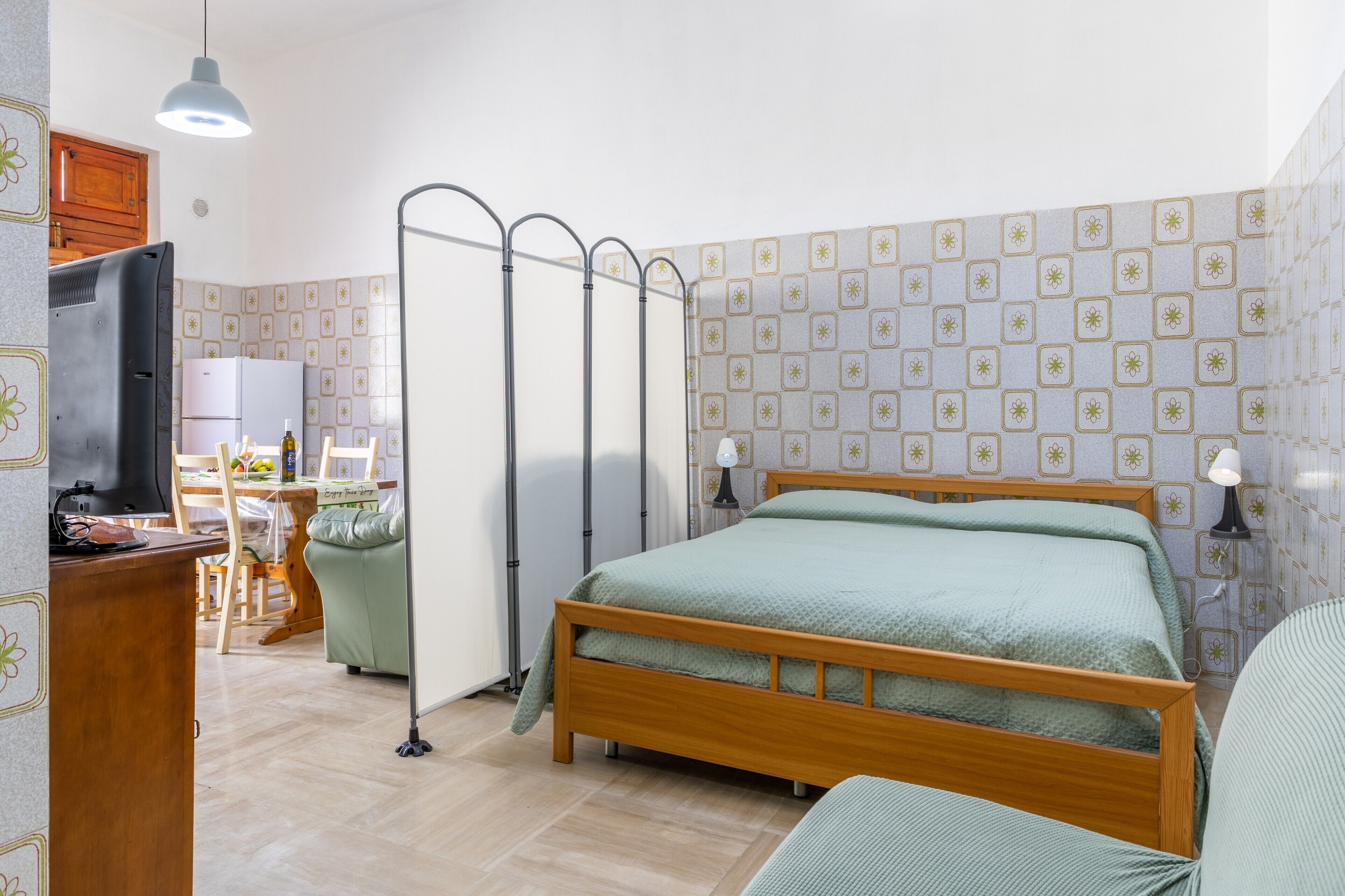 1 chambre, fer et planche à repasser, Wi-Fi gratuit